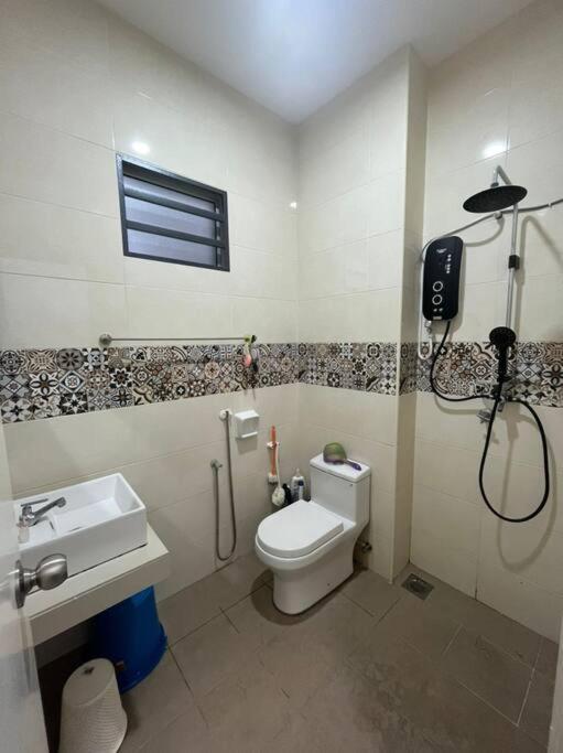 Hadeerna Homestay - Double Storey Terrace Chemor Dış mekan fotoğraf