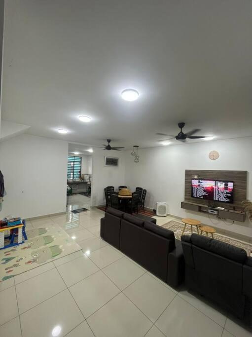 Hadeerna Homestay - Double Storey Terrace Chemor Dış mekan fotoğraf