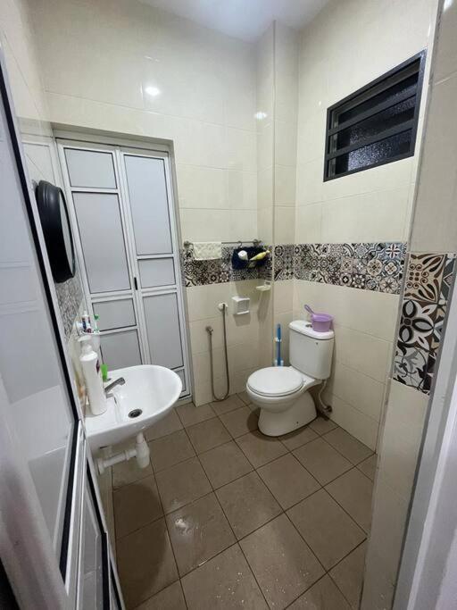 Hadeerna Homestay - Double Storey Terrace Chemor Dış mekan fotoğraf